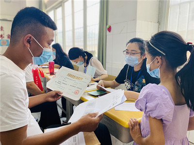二七區(qū)大學(xué)路第二小學(xué):嚴(yán)陣以待迎招生 真誠服務(wù)暖人心